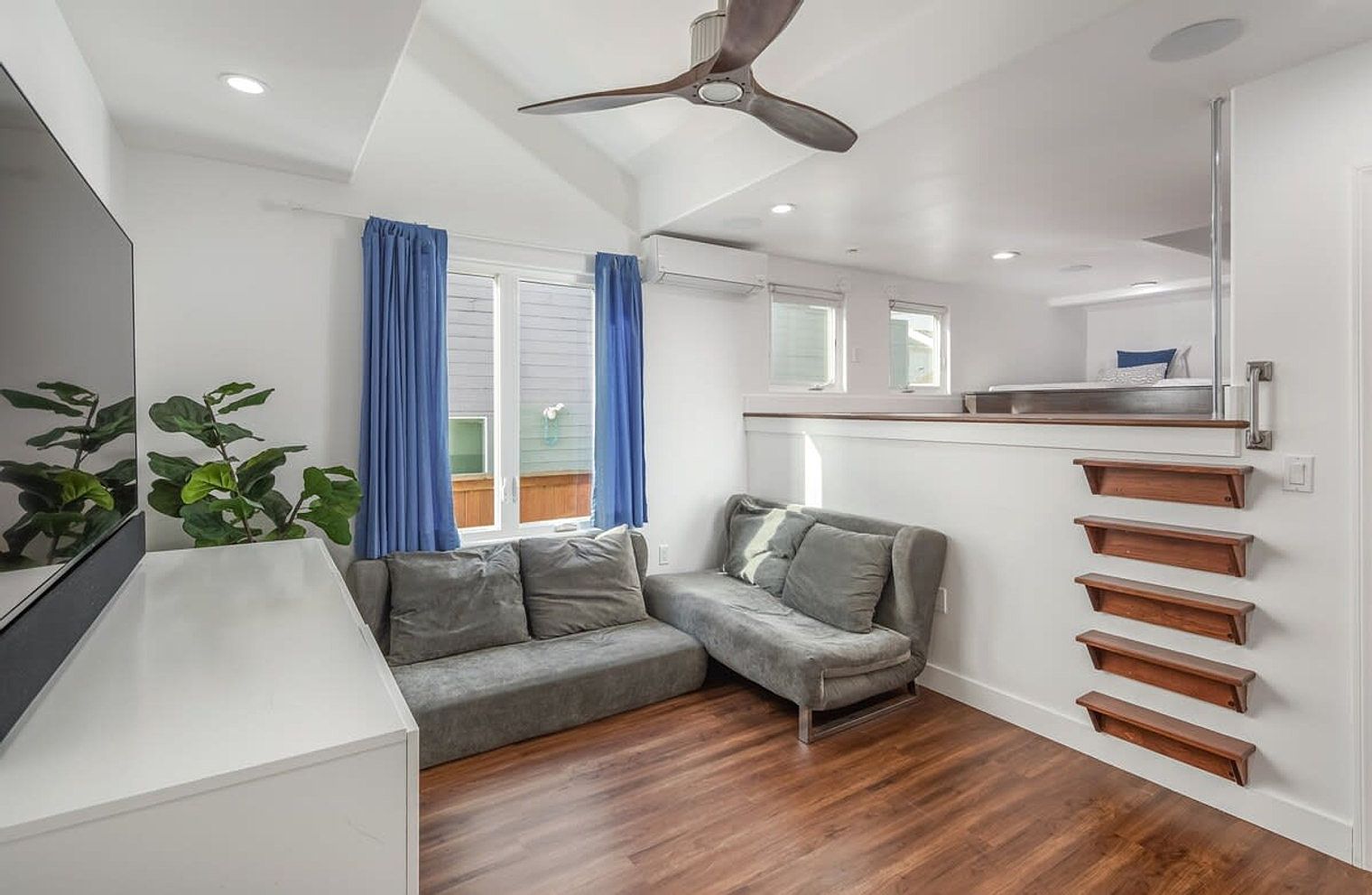 1062 Neptune Ave photo 4