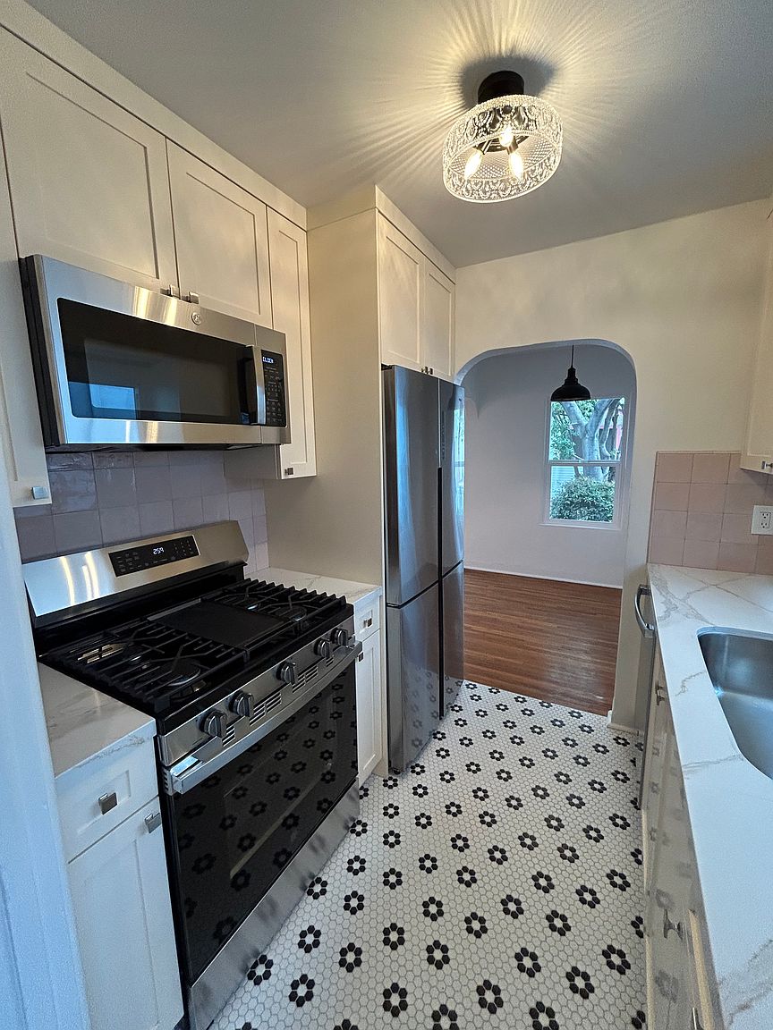 4124 Iowa St photo 2