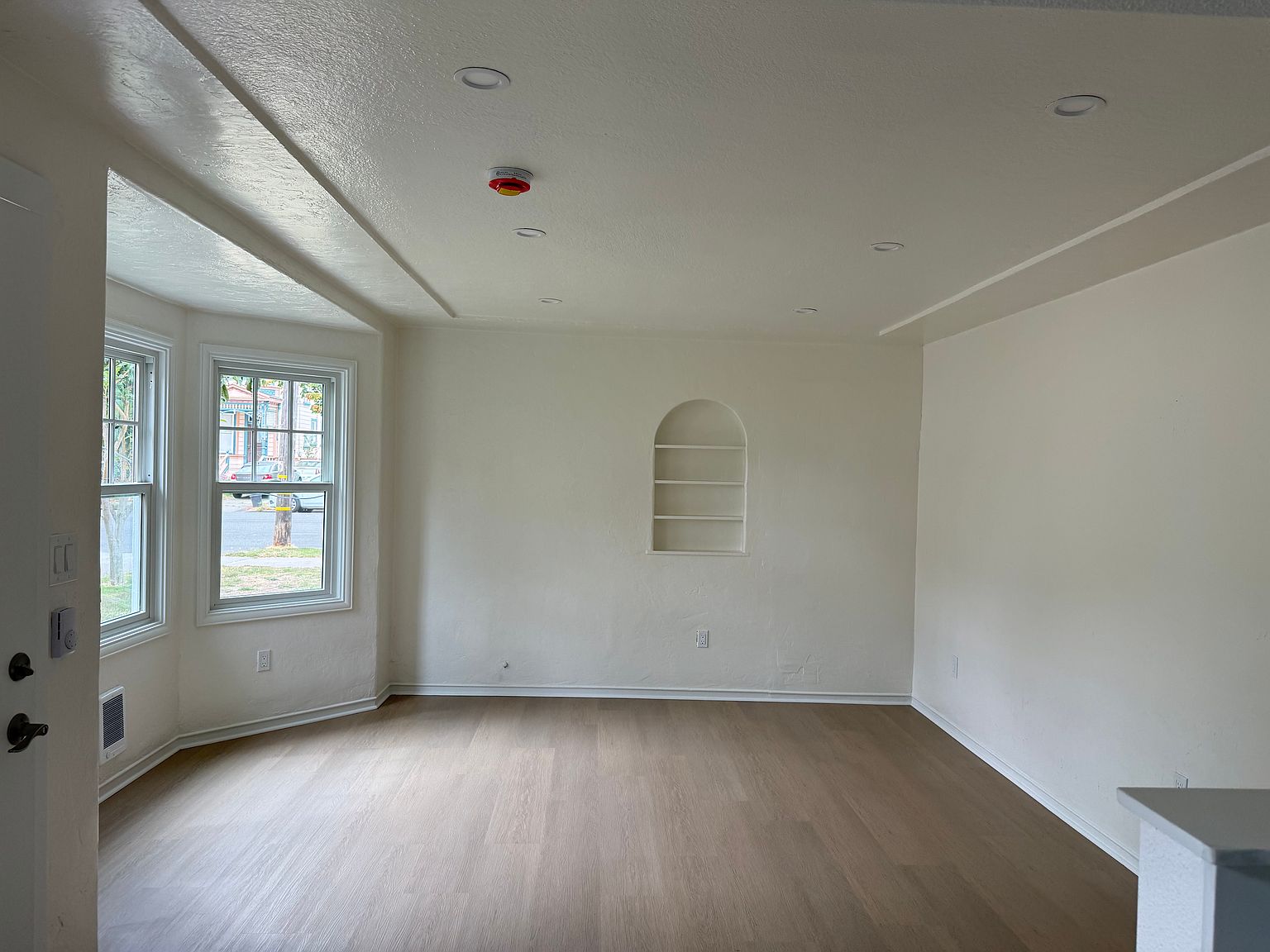 1100 Park Ave photo 3