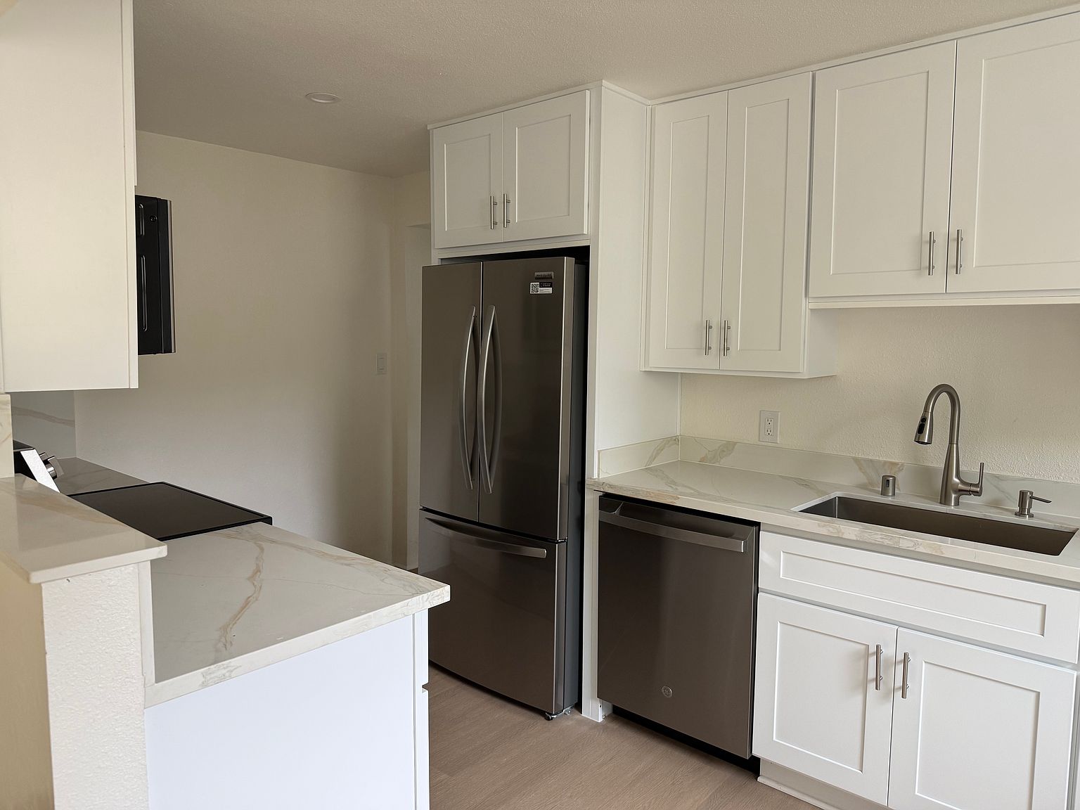 1100 Park Ave photo 5