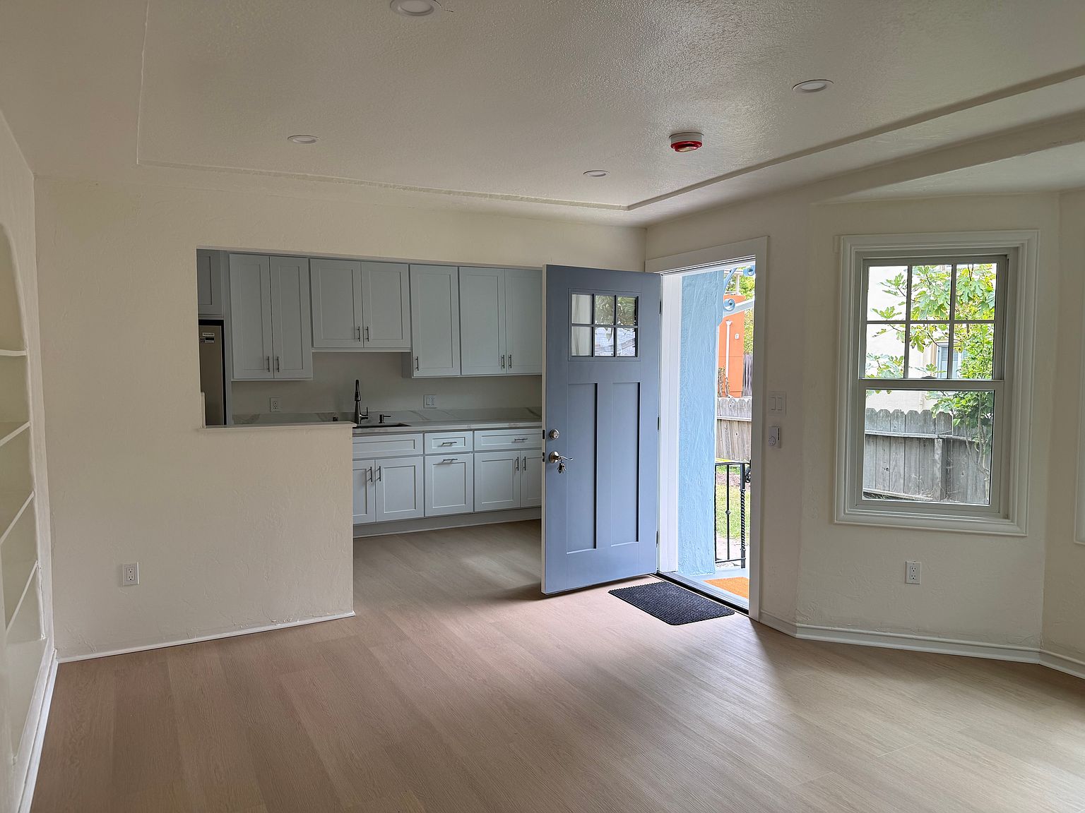 1100 Park Ave photo 2