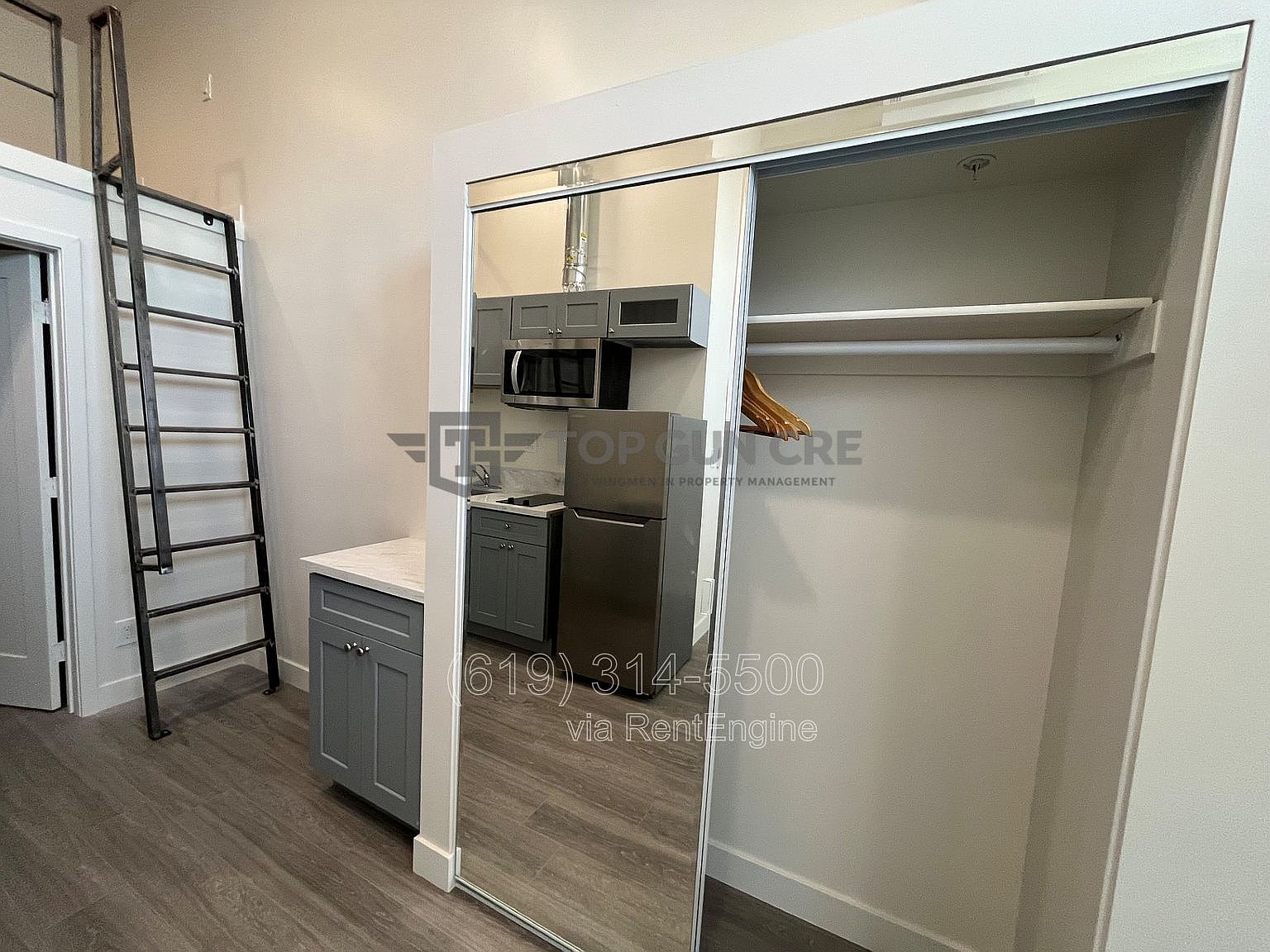 136 W San Ysidro Blvd photo 3