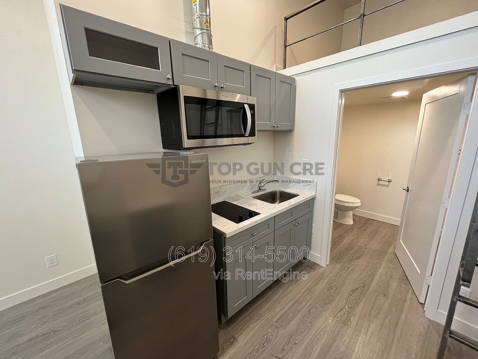 136 W San Ysidro Blvd photo 4