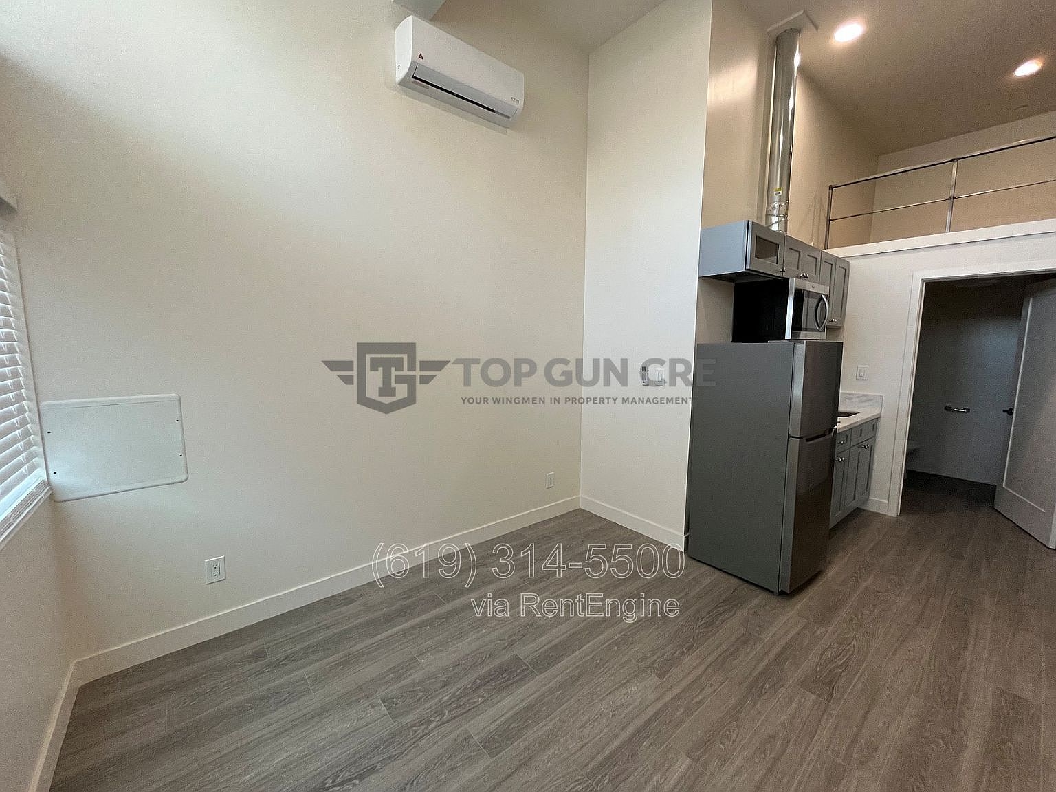 136 W San Ysidro Blvd photo 2