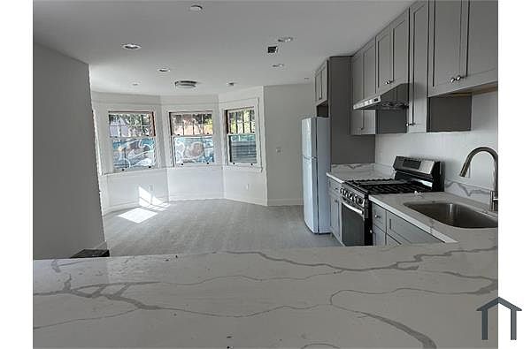 473 34th St photo 3