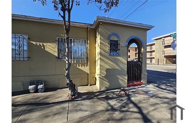 2439 Fruitvale Ave photo 2
