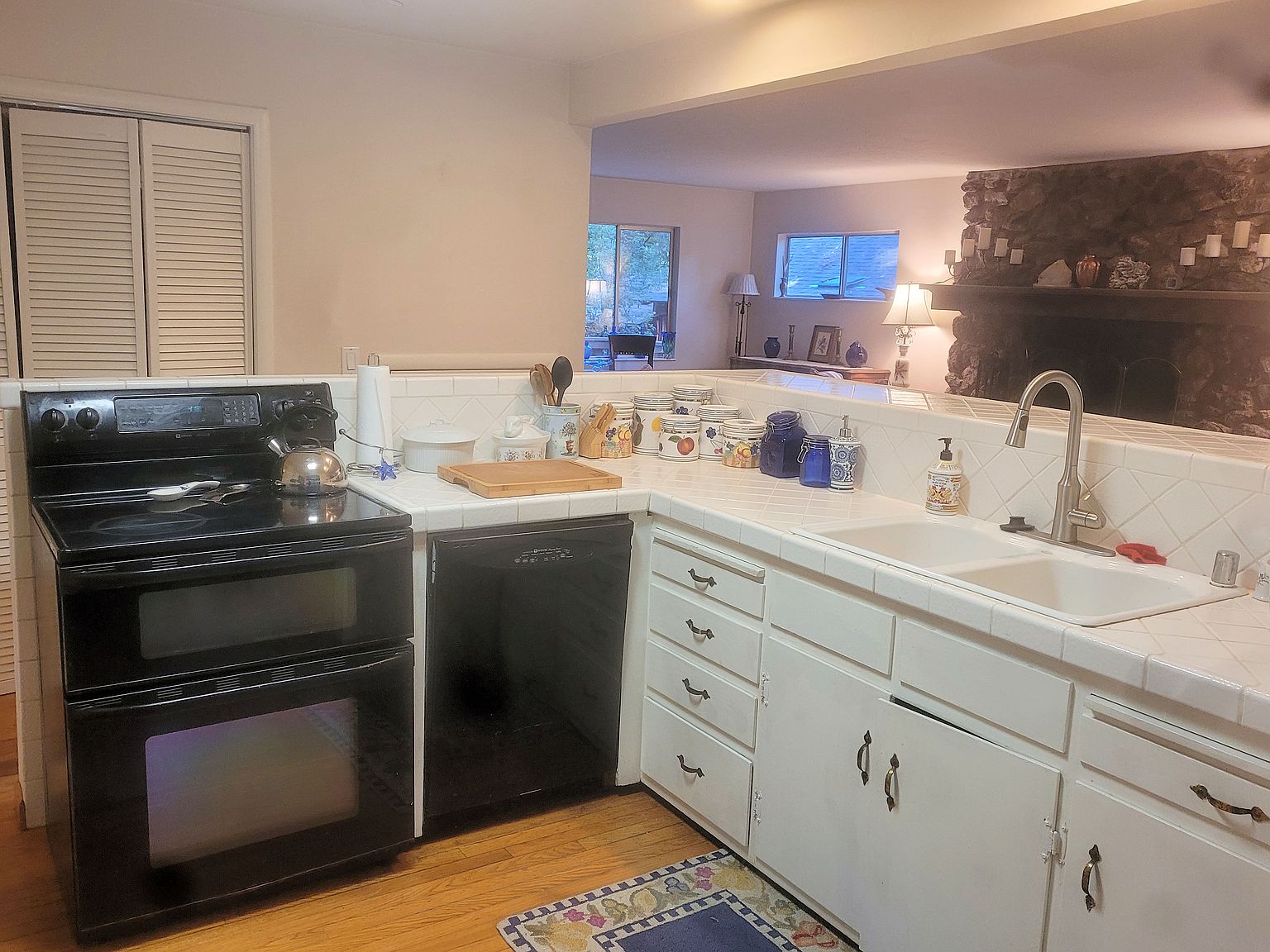 111 Acorn Dr photo 3