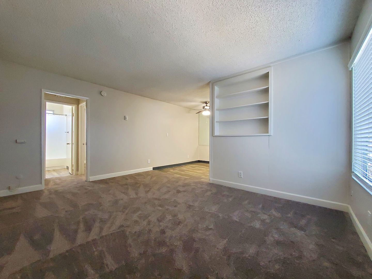 1 beds  1.0 baths (575 sqft) photo 3
