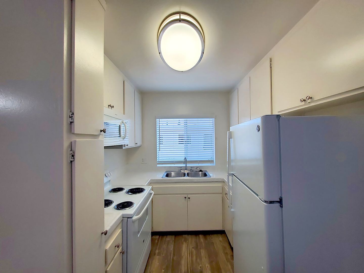 1 beds  1.0 baths (575 sqft) photo 5