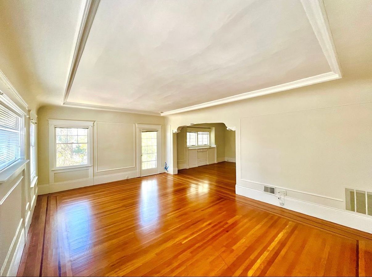1501 Forest View Ave photo 2
