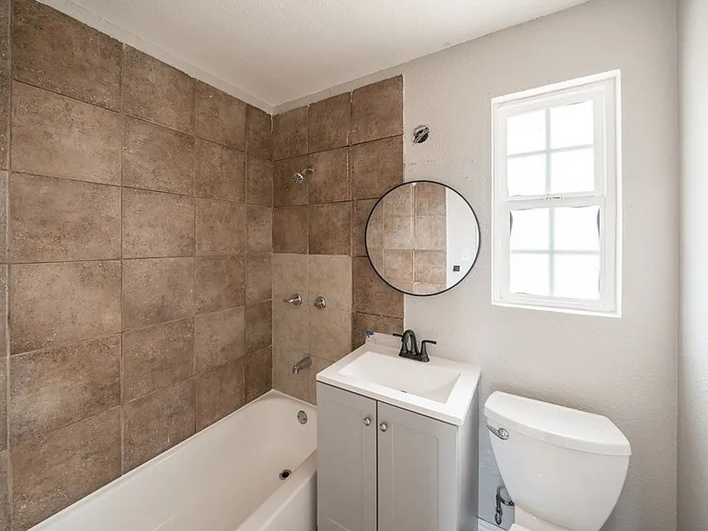 2104 Drescher Street photo 4