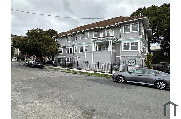 471 34th St photo 3