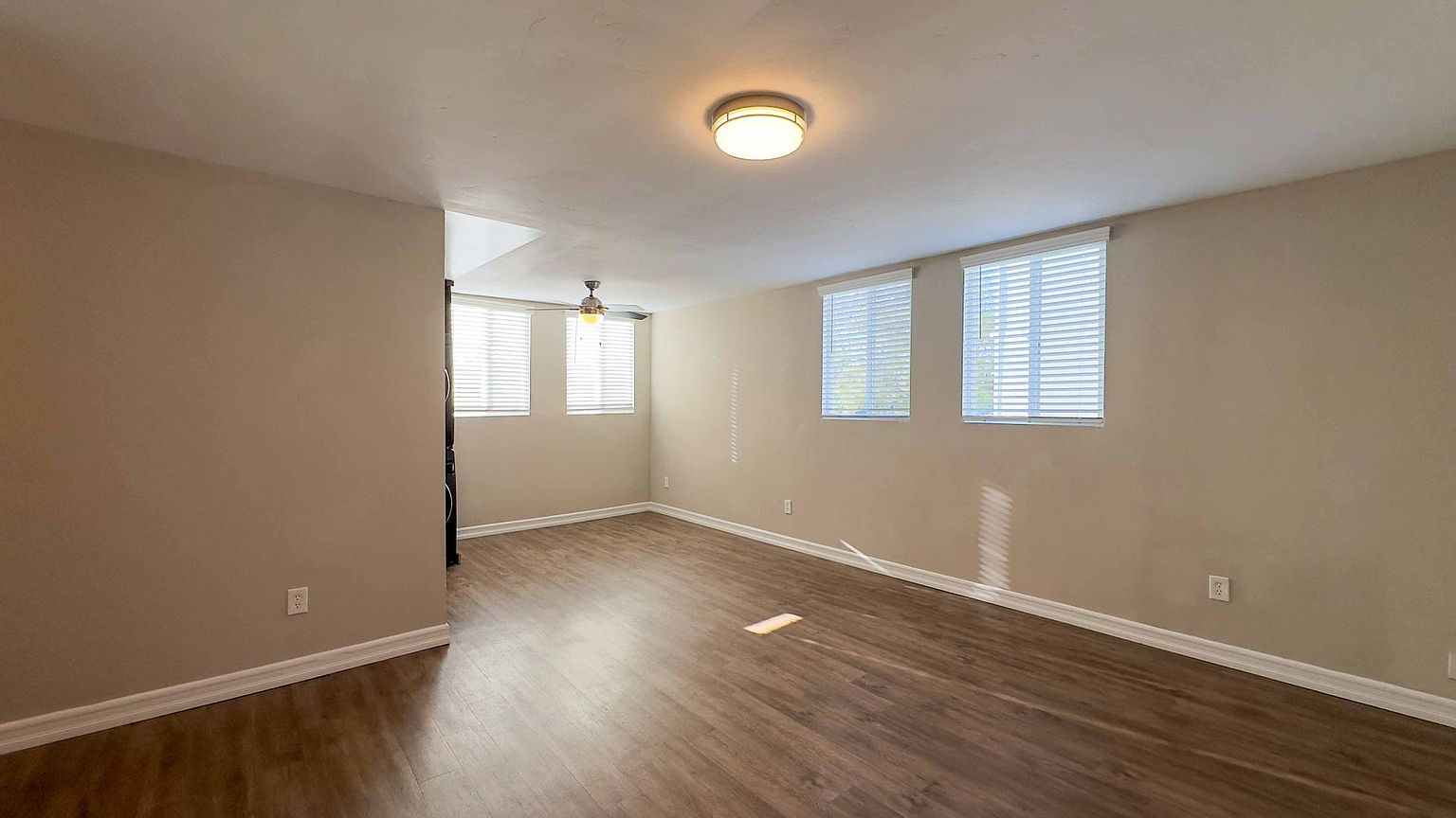 2 beds  2.0 baths photo 3