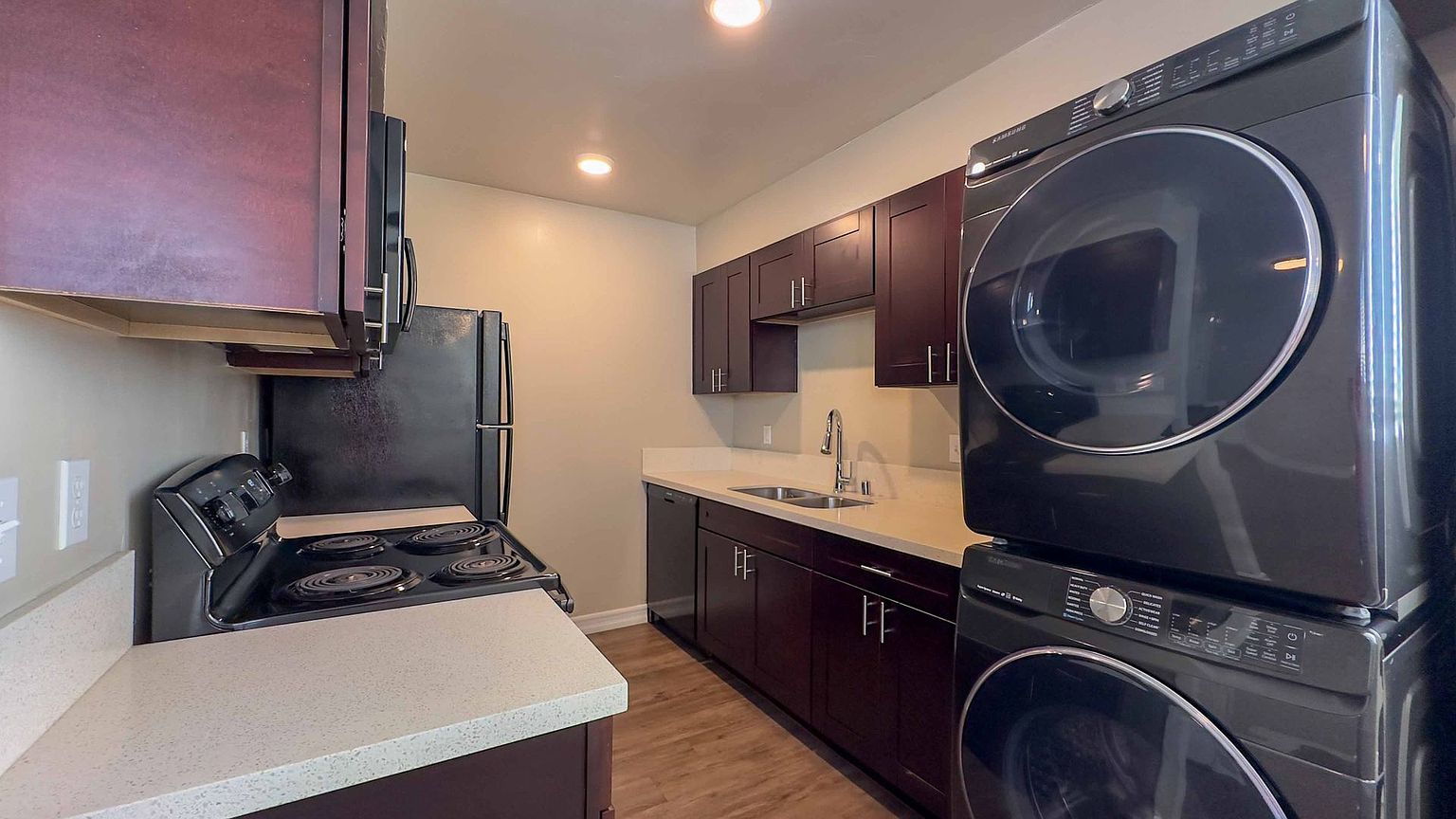 2 beds  2.0 baths photo 5