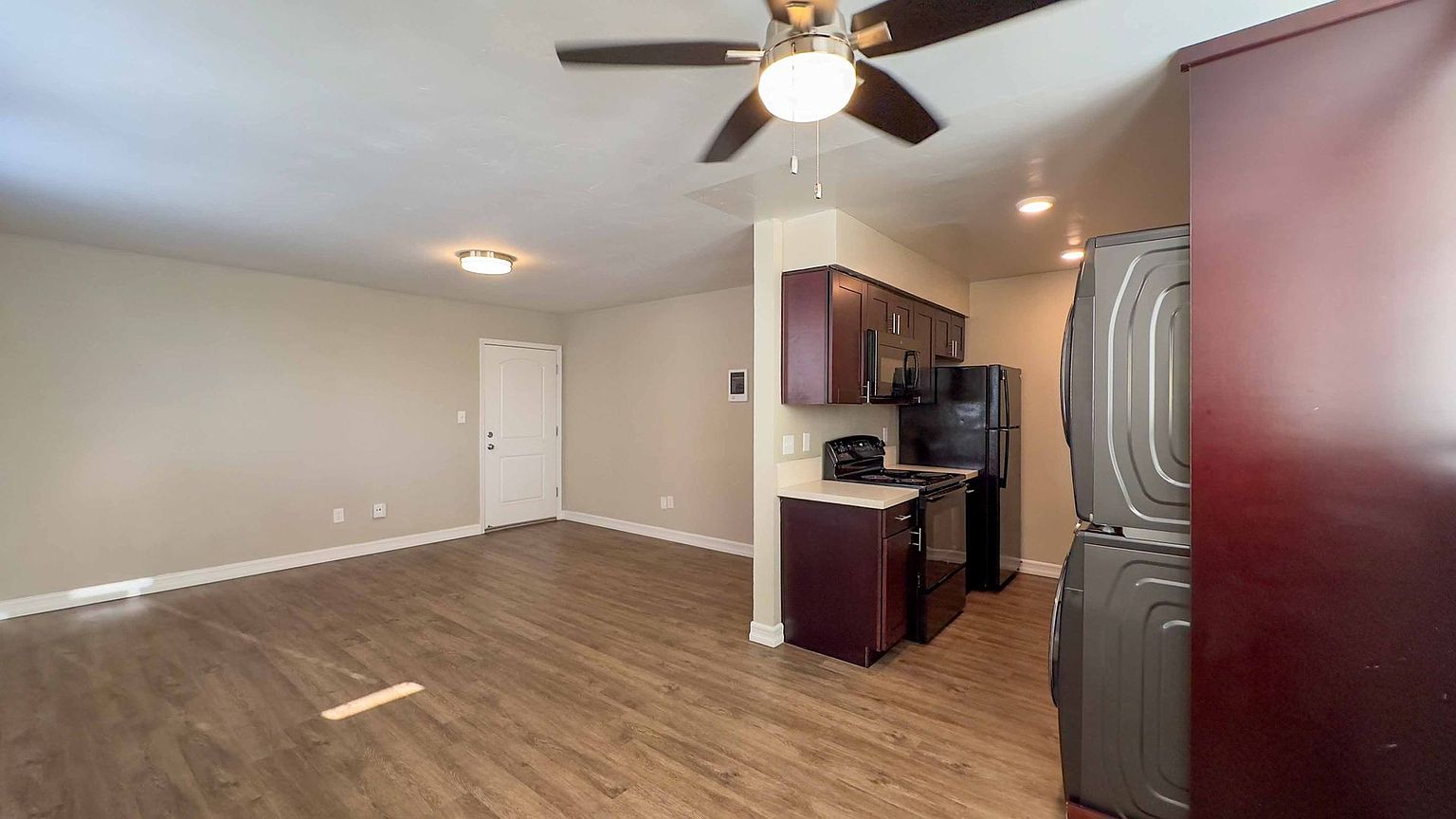 2 beds  2.0 baths photo 4