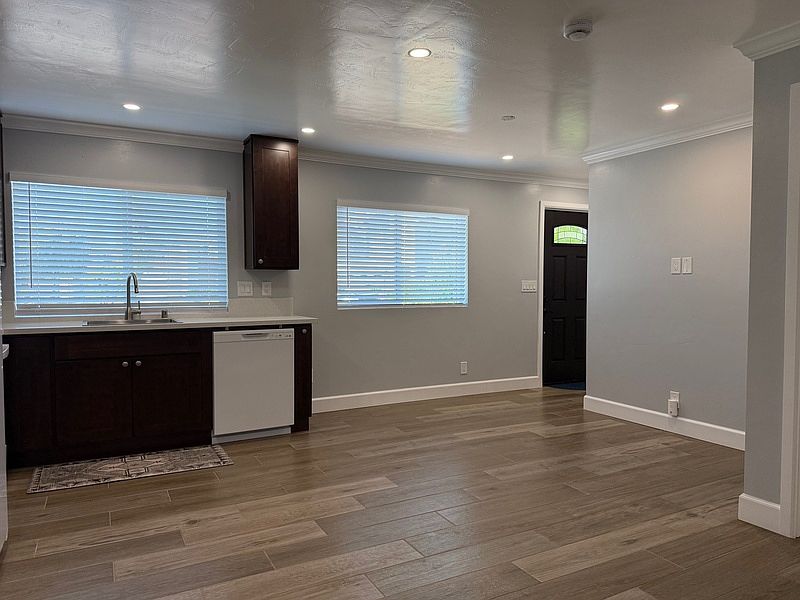6112 Travers Way photo 4