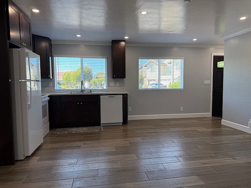 6112 Travers Way photo 2