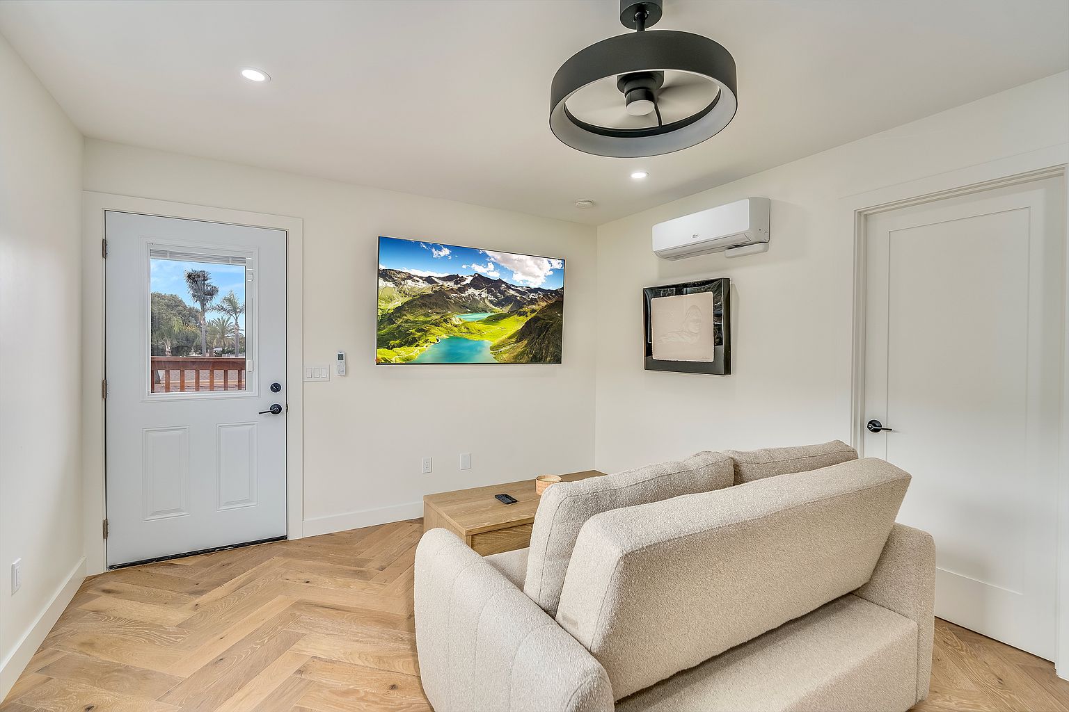 5050 Gardena Ave photo 3