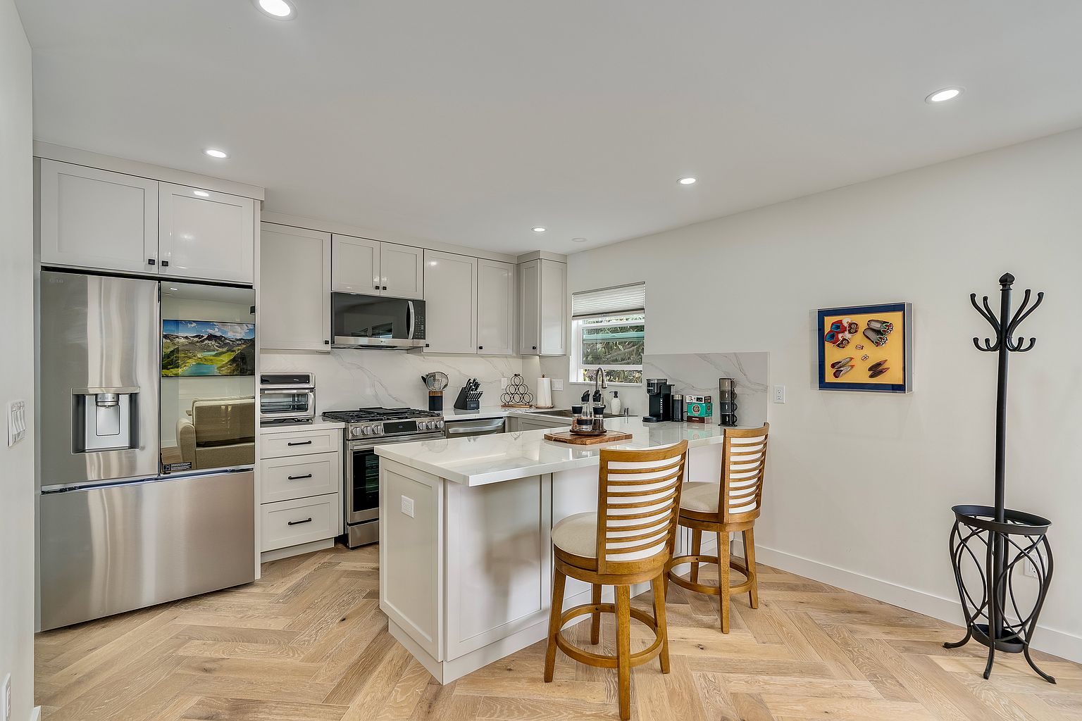 5050 Gardena Ave photo 4