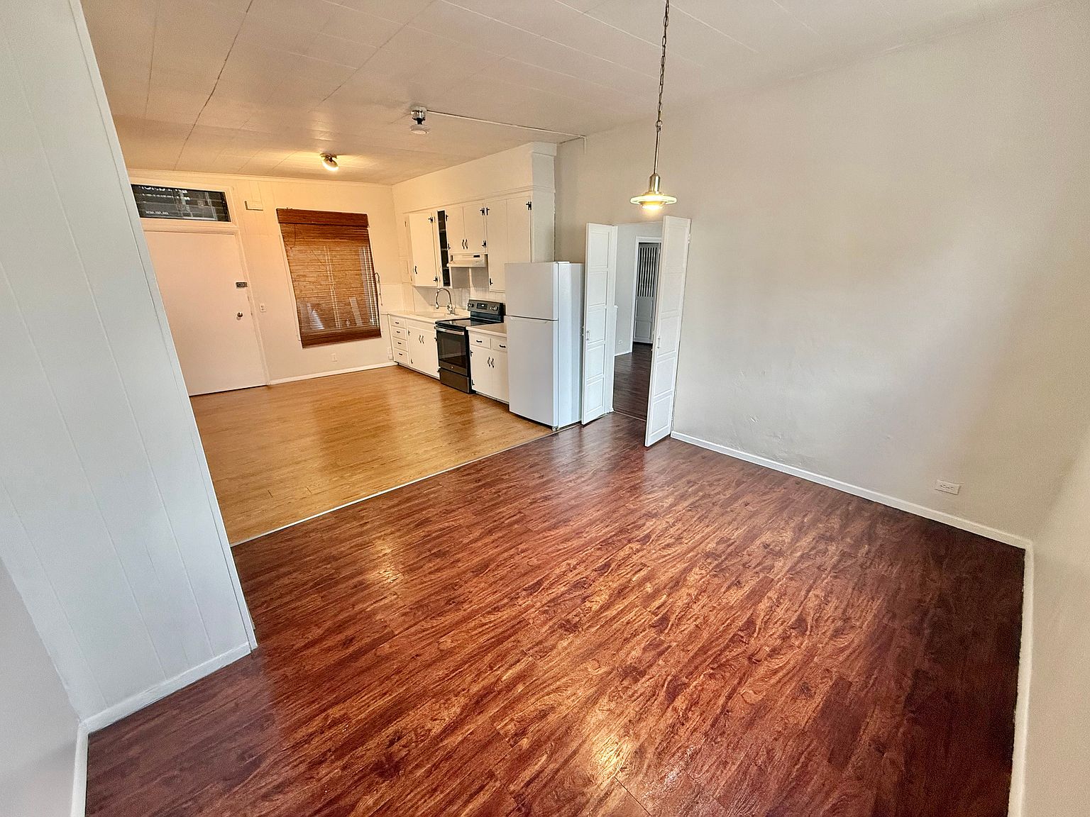 284 3rd Ave photo 2