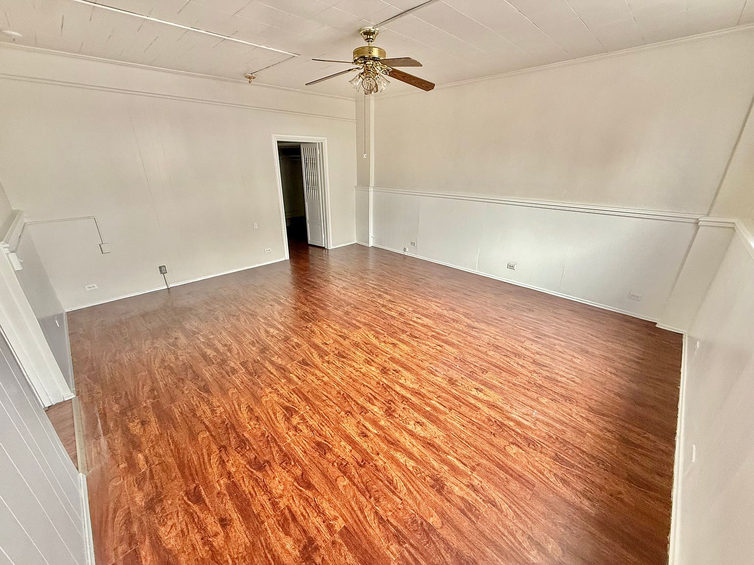 284 3rd Ave photo 4