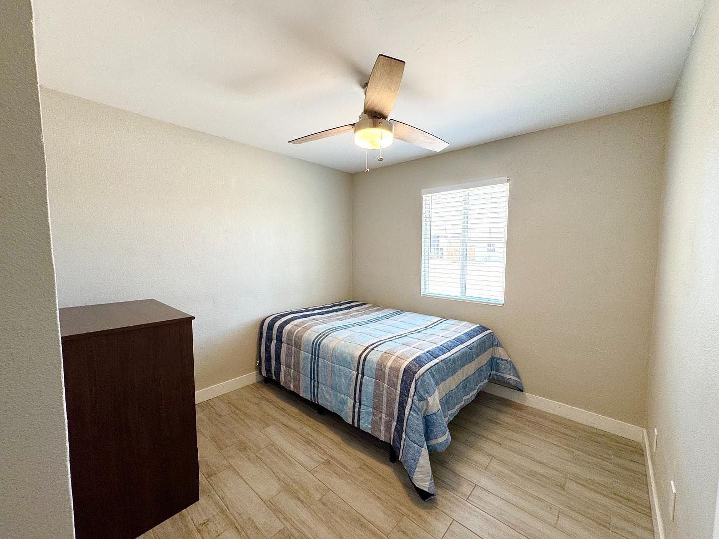 3936 W Nancy Ln Room 2 photo 2
