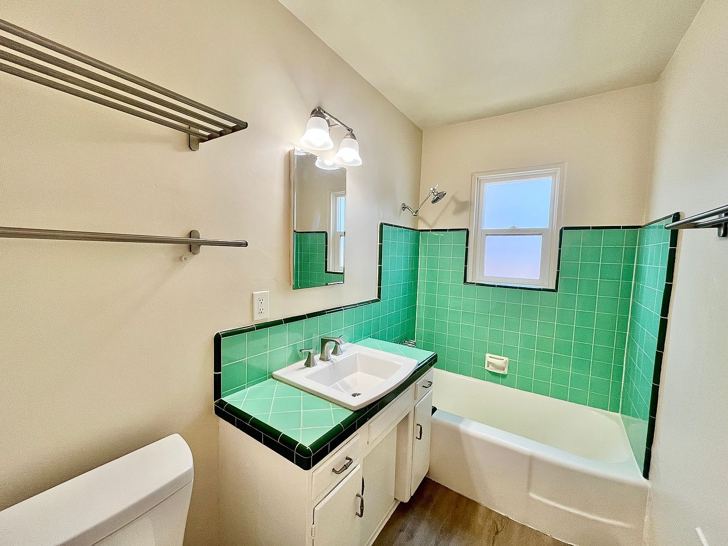 2447 Boundary St photo 5