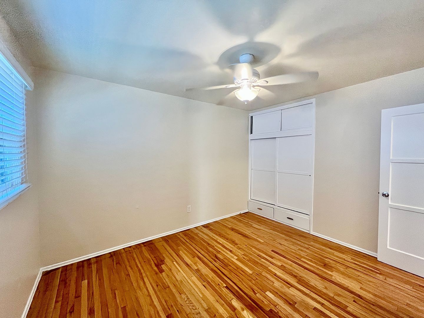 2447 Boundary St photo 4