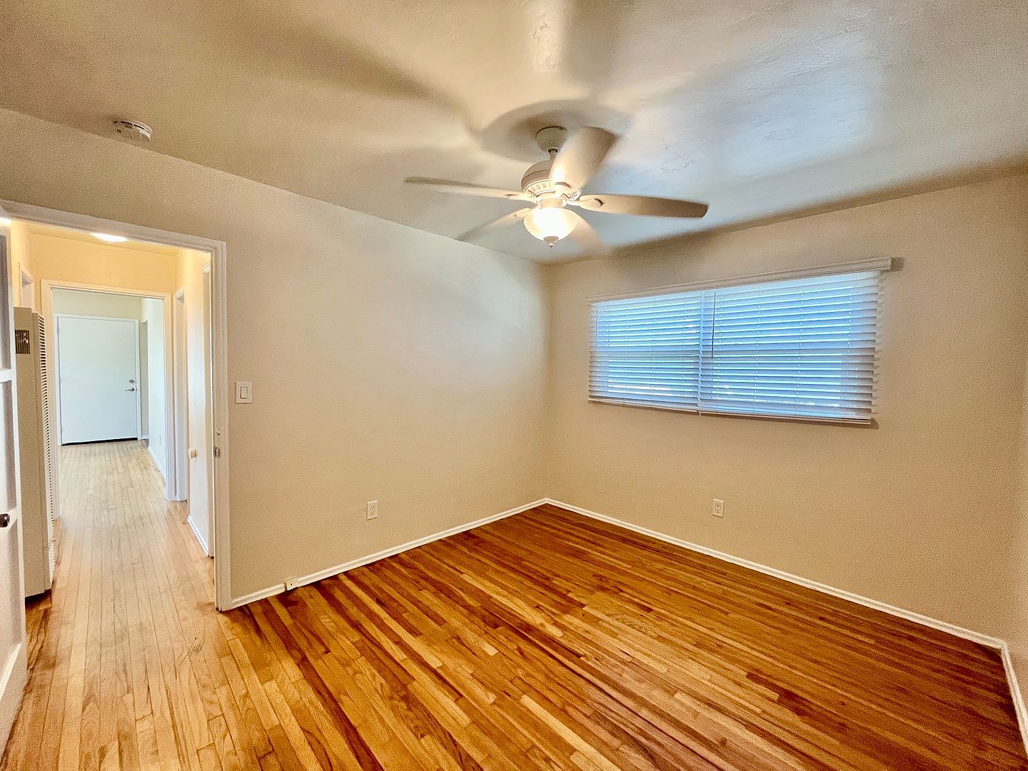 2447 Boundary St photo 3