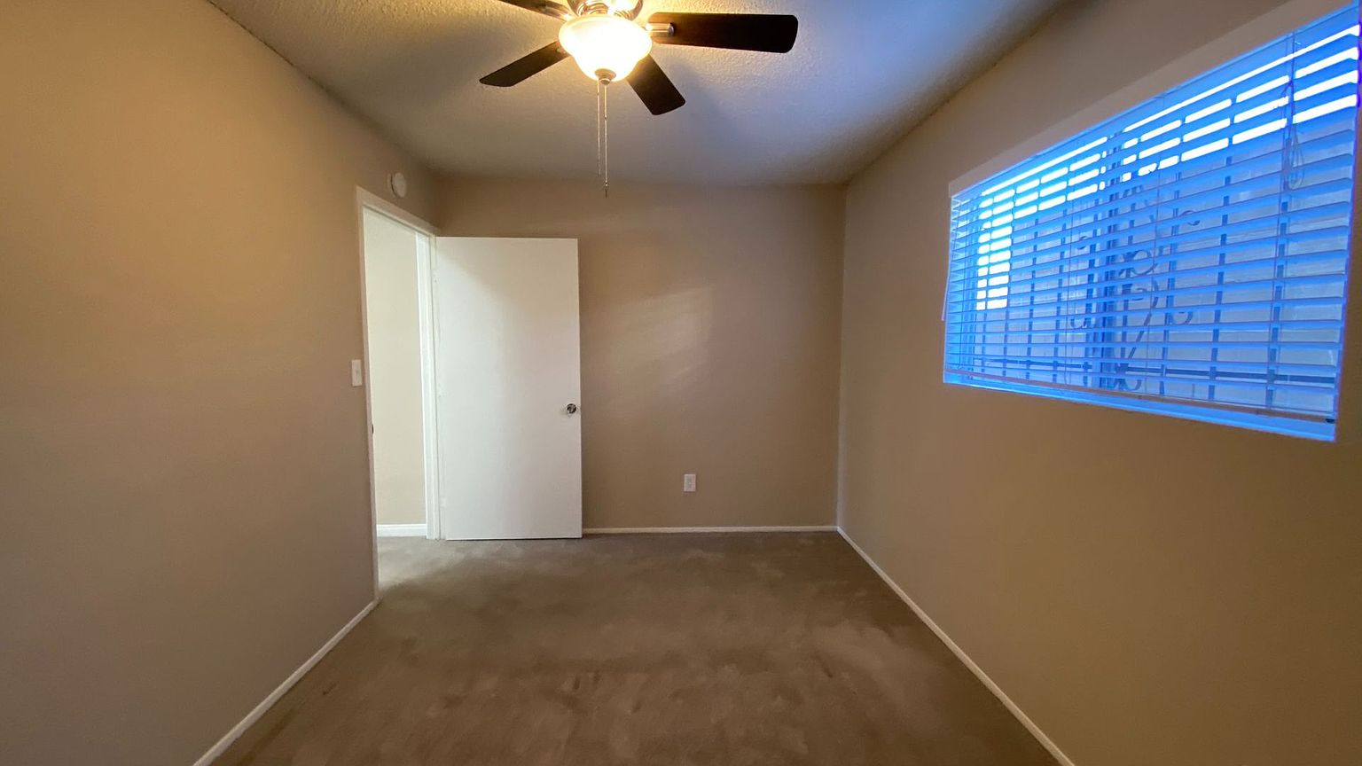 1 beds  1.0 baths photo 4