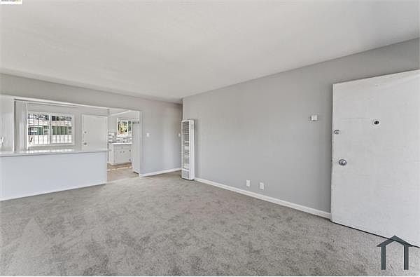 9888 Bancroft Ave photo 5