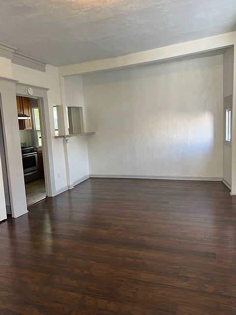 1435 1st Ave photo 4