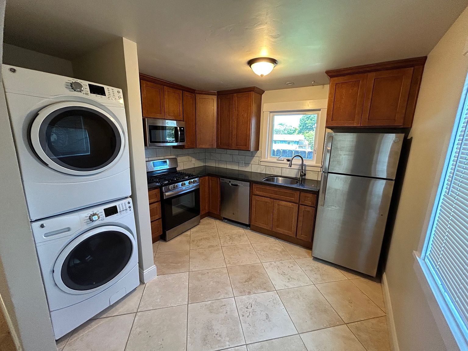 2BR/1BA Single Family House on York St · Vallejo photo 5