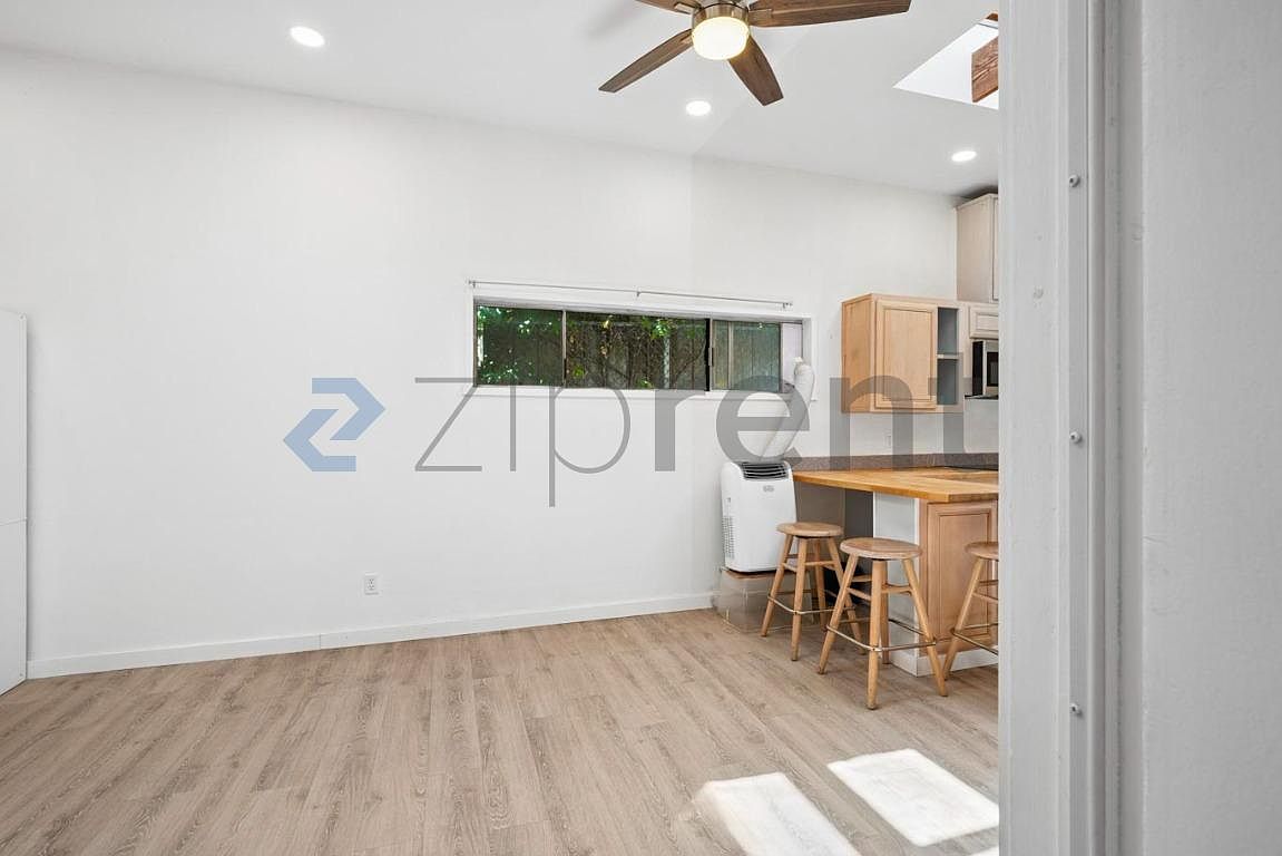 121 Sweeney Ct photo 5