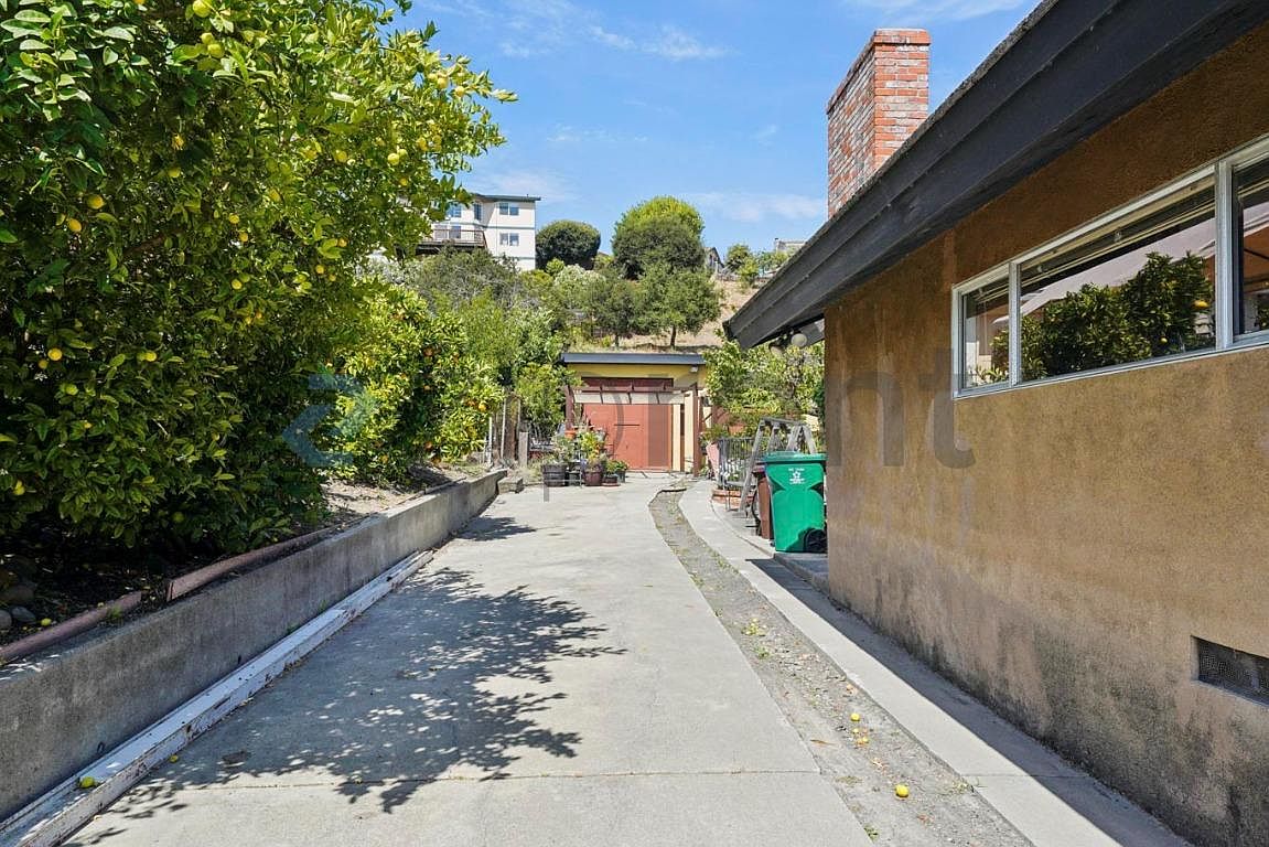 121 Sweeney Ct photo 2