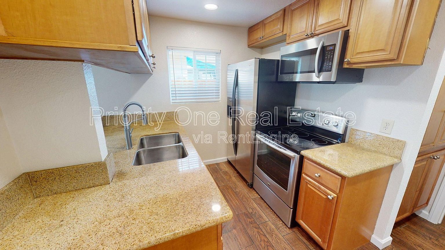 3813 46th St photo 3