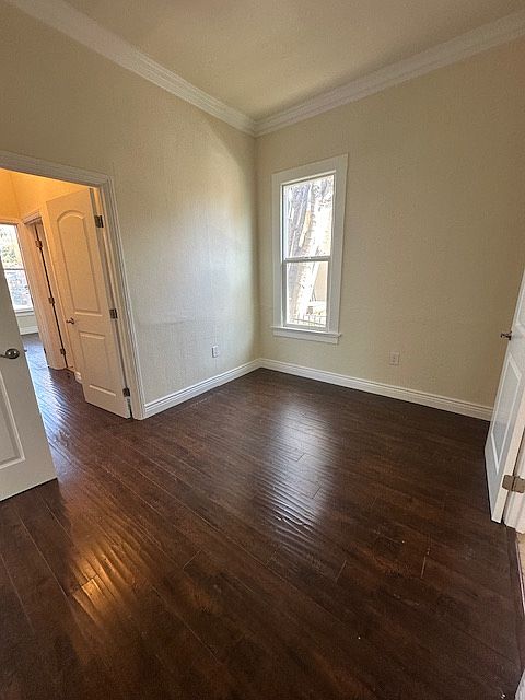 560 Madison St photo 3