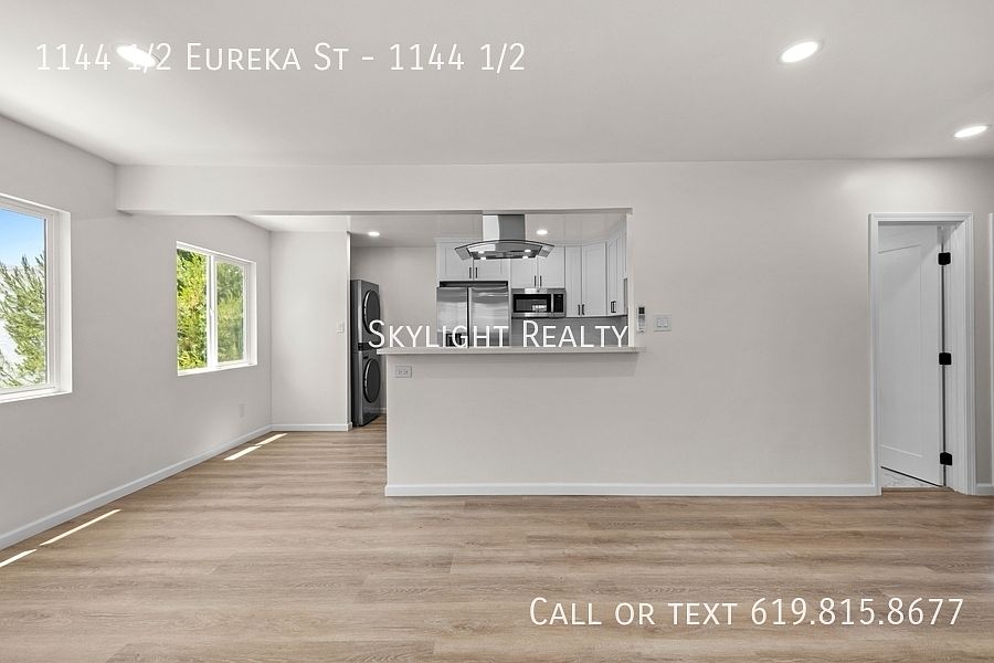 1144 1/2 Eureka St photo 4