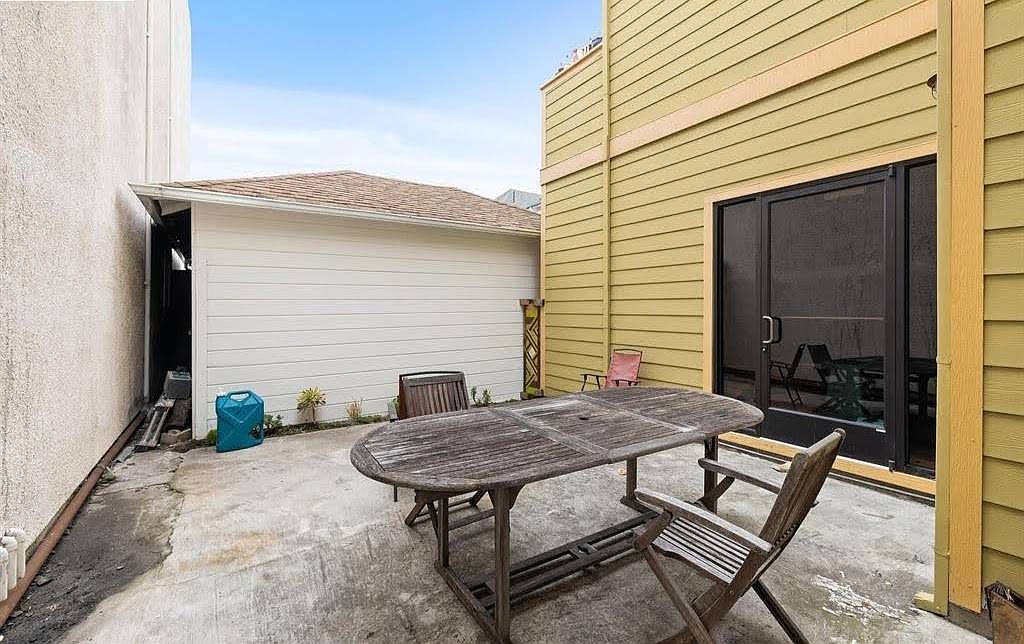 439 International Blvd photo 5