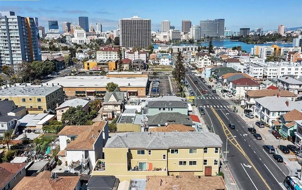 439 International Blvd photo 2
