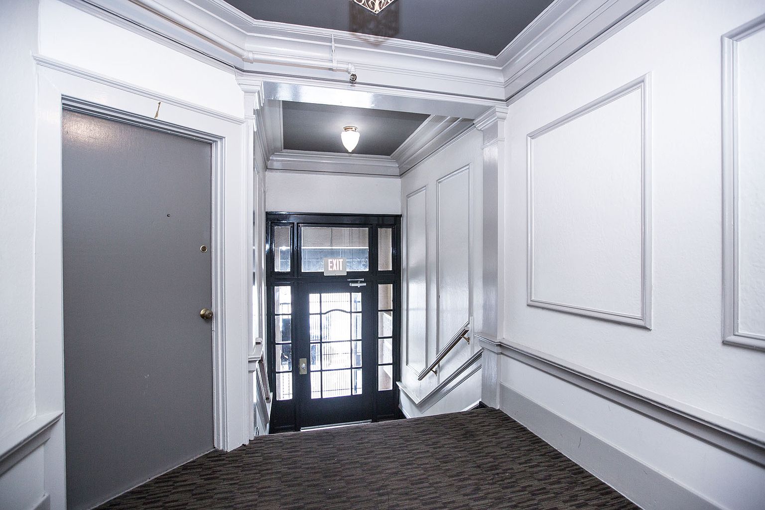 1030 LARKIN Apartments photo 2