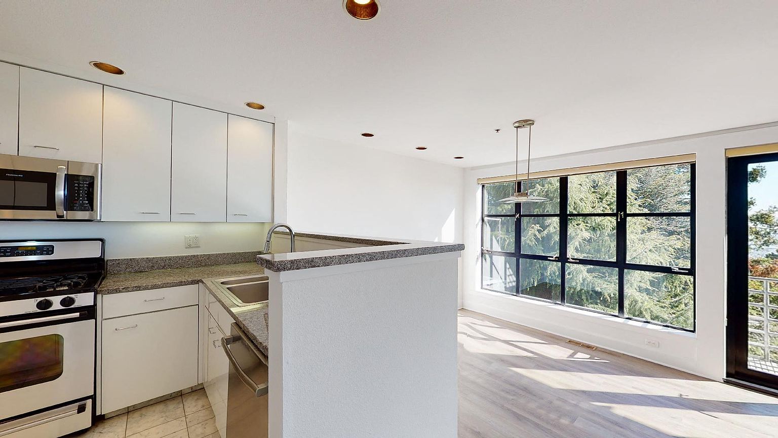 3 Bed, 2.5 Bath photo 3