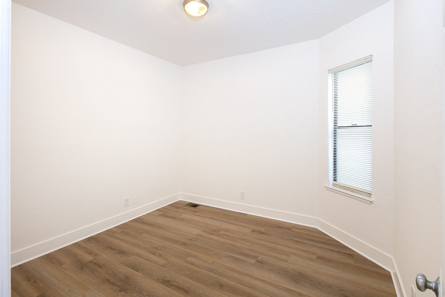 2 Bed, 1 Bath photo 5
