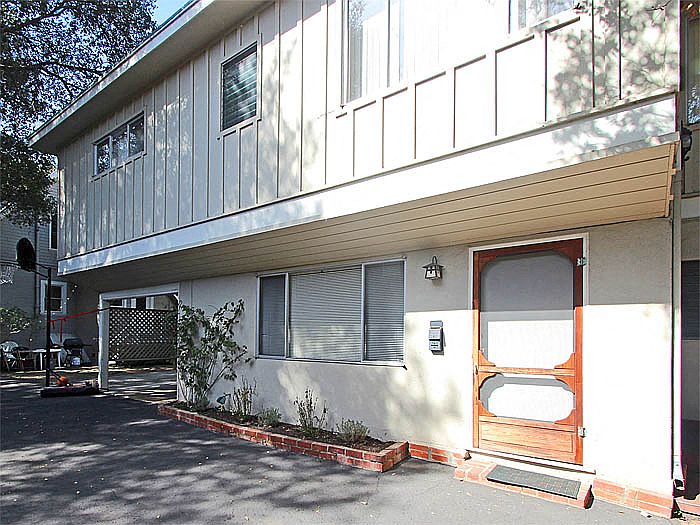 2 Bed / 1 Bath: Type A photo 4