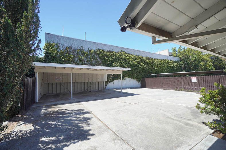 444 Grant Avenue photo 2