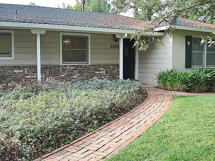 2 Bed / 1 Bath: Type B photo 2