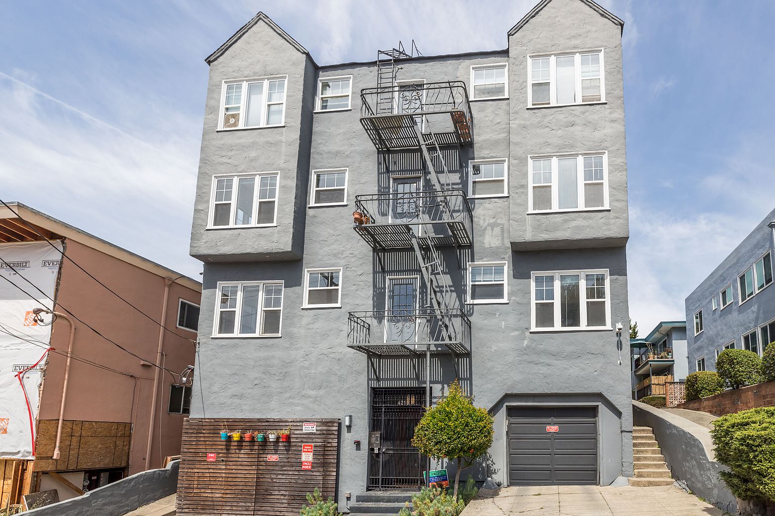 421 VAN DYKE Apartments photo 3
