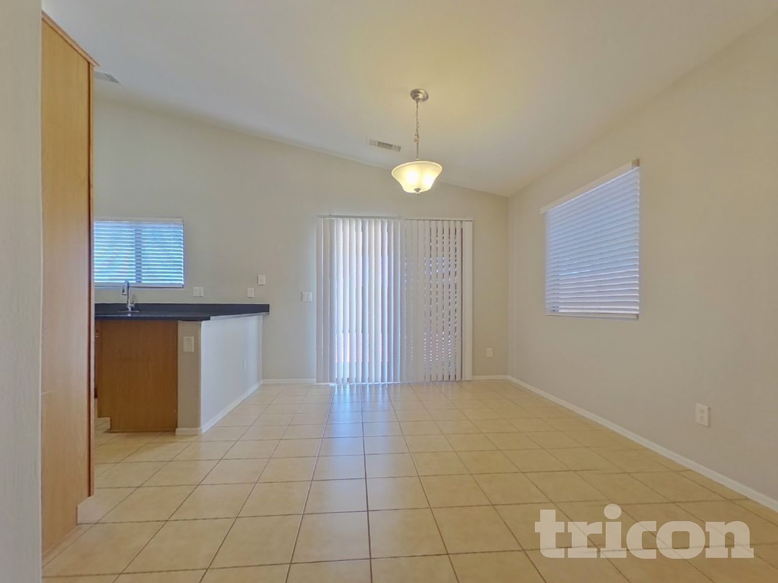 25683 W Saint Kateri Dr photo 4