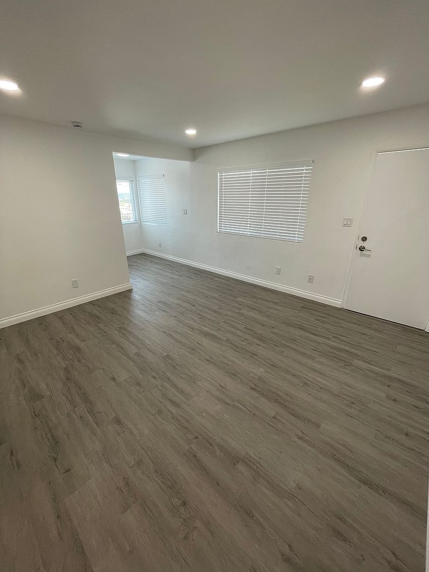 1952 San Diego Ave photo 2