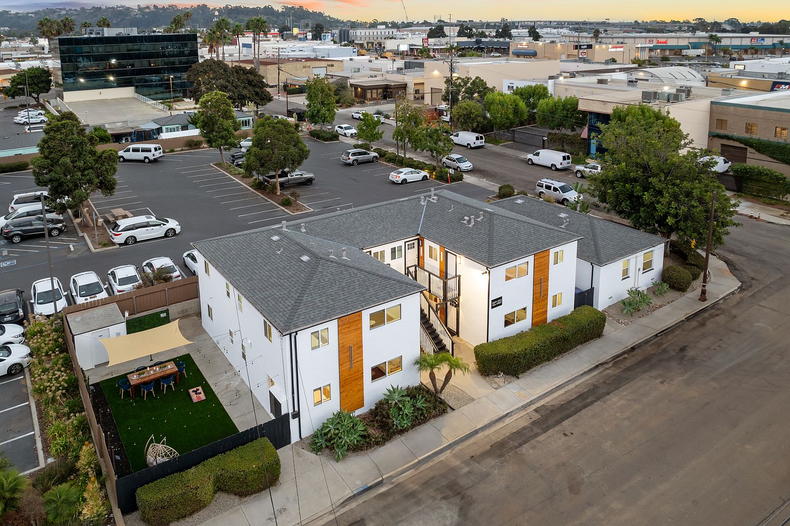 1221 Vega St photo 3